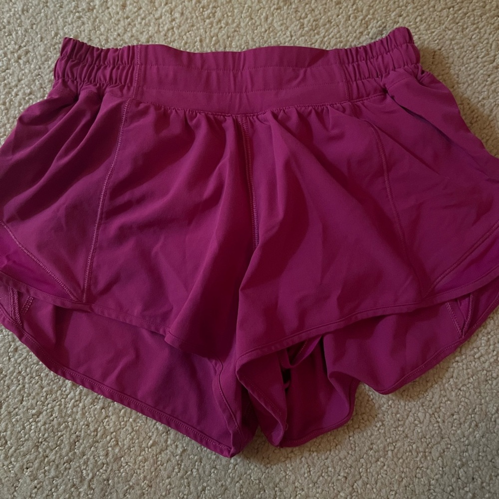 Lululemon Hotty Hot Low-Rise Lined Short 2.5”